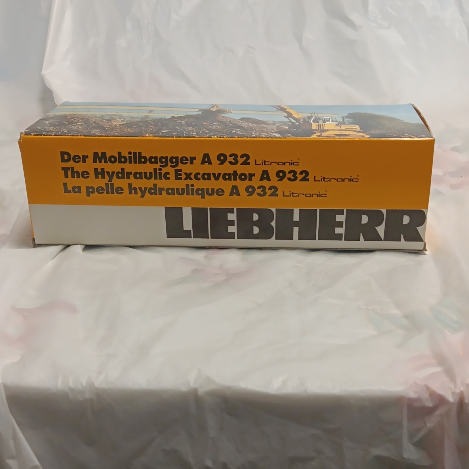 Liebherr A 932 Litronic Hydraulic Excavator Diecast Model Boxed Liebherr