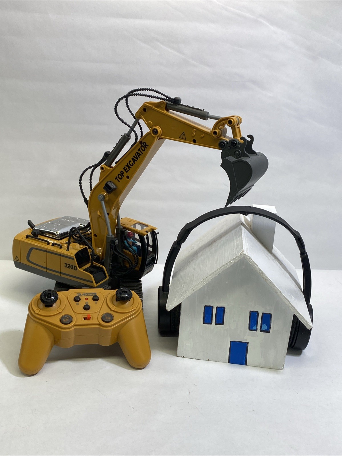 320D Top Excavator Diecast/Plastic Construction Model Yellow Black No Charger