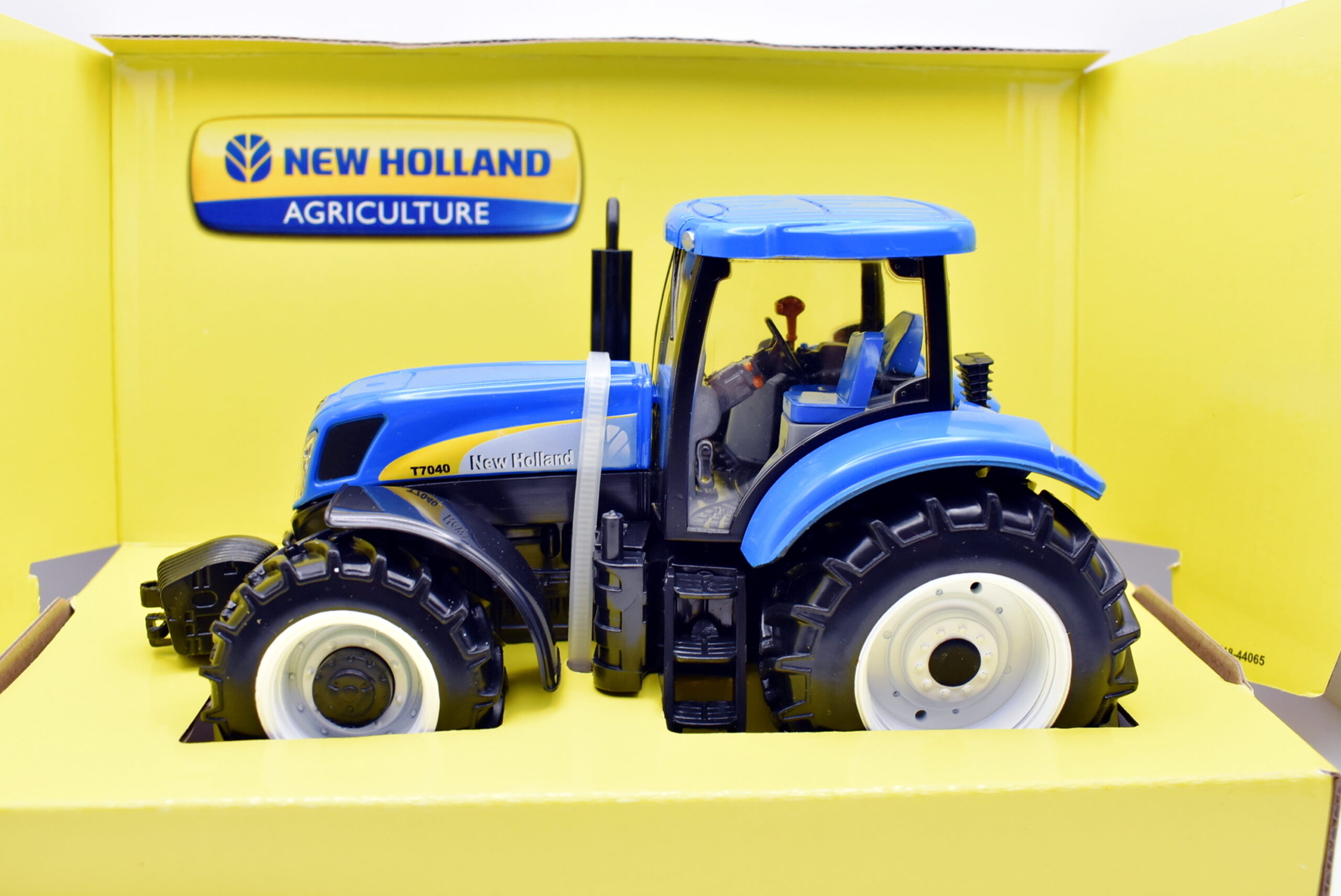 New Holland Burago 1:32 Scale Model Tractor Diecast Static Model