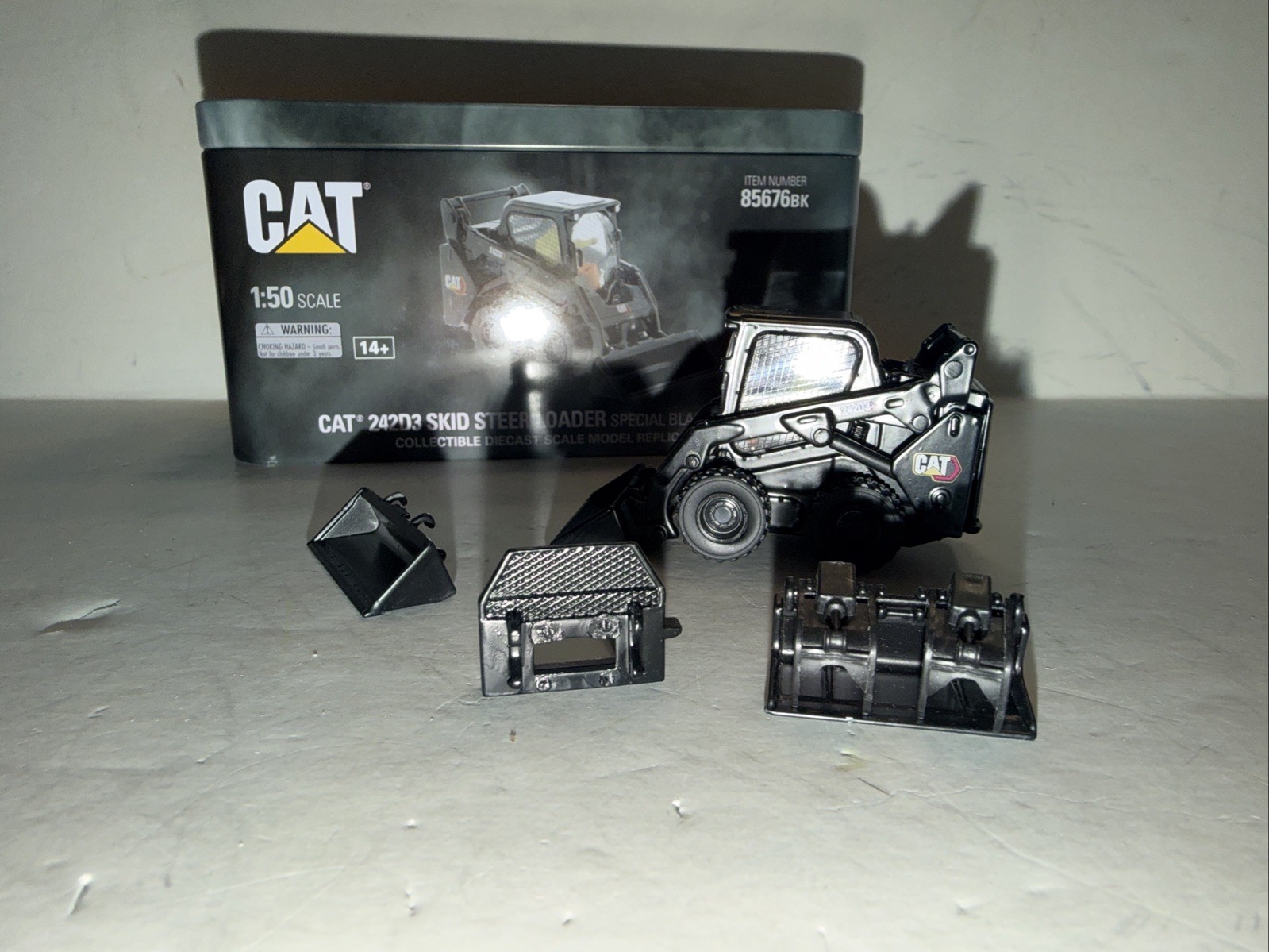 DIECAST MASTERS 85676BK CAT 242D3 COMPACT SKID STEER LOADER