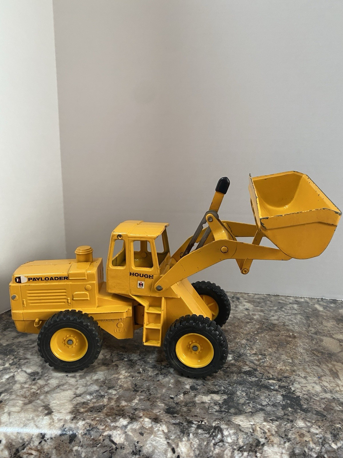 Vintage Ertl Hough Payloader International Harvester Die-Cast Front Loader