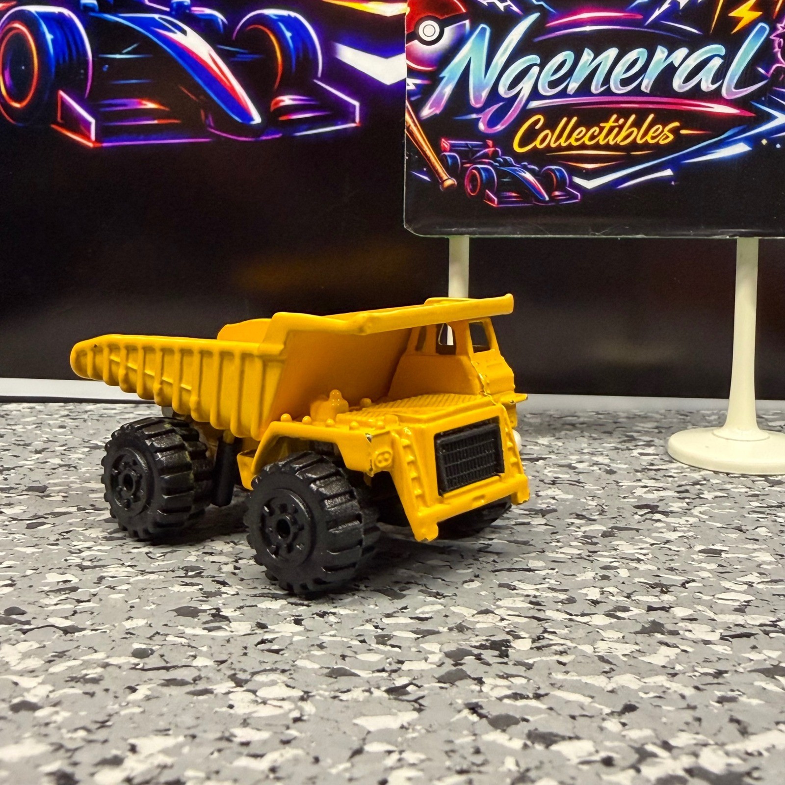 Yellow P380 Die-cast Dump Truck Construction Vehicle Toy 01612E HY