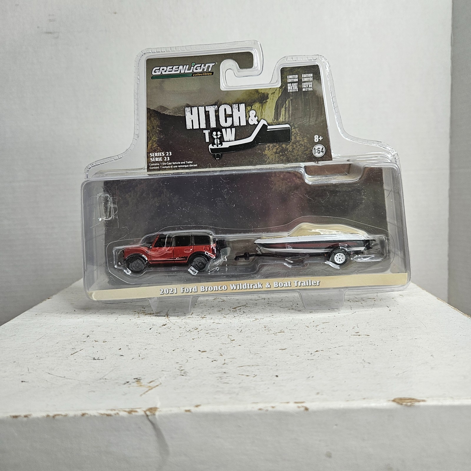 2021 Ford Bronco Wildtrak w/ Boat & Trailer, 1/64 Diecast Model Red