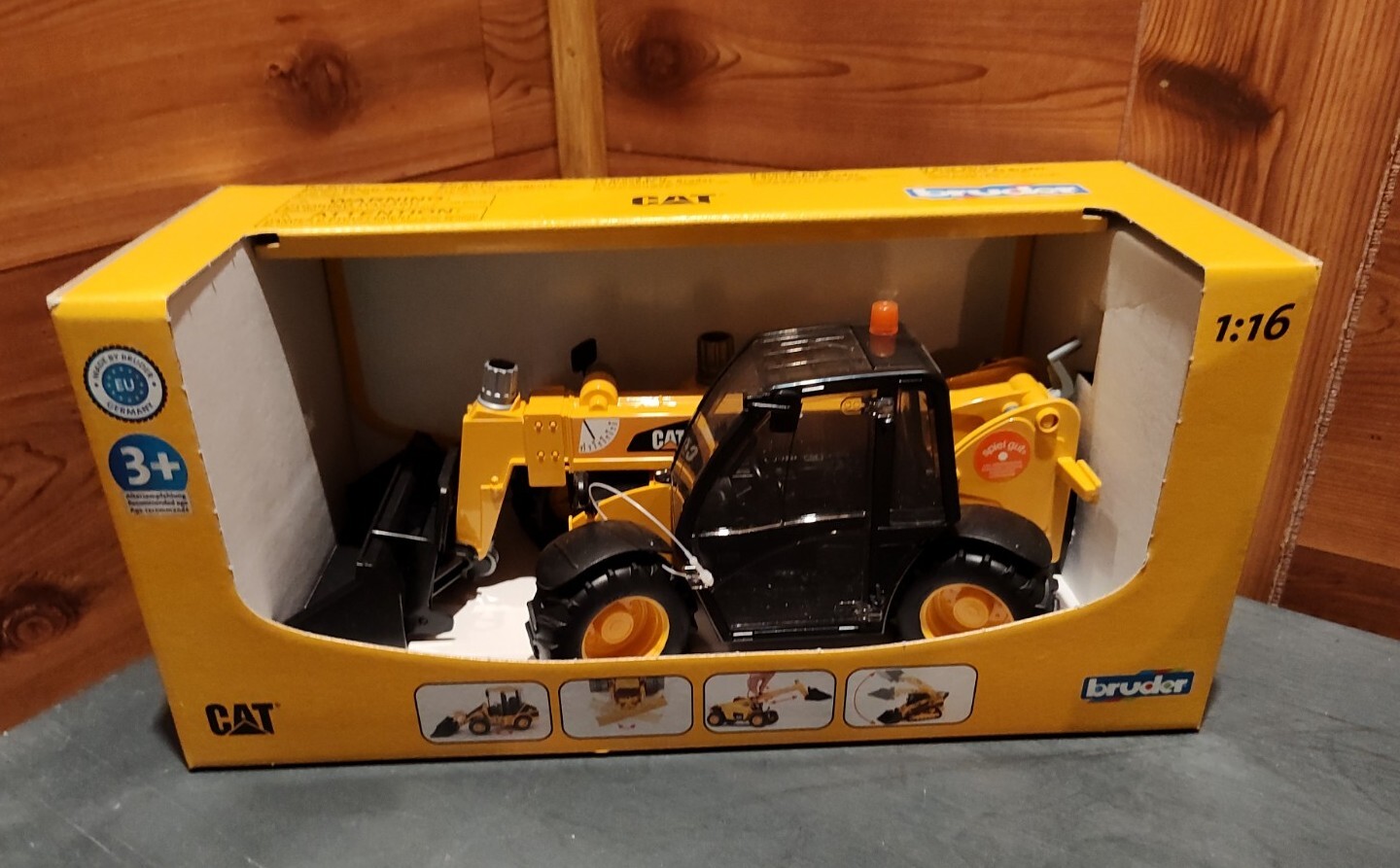 NIB BRUDER 1:16 CAT TELEHANDLER 02142