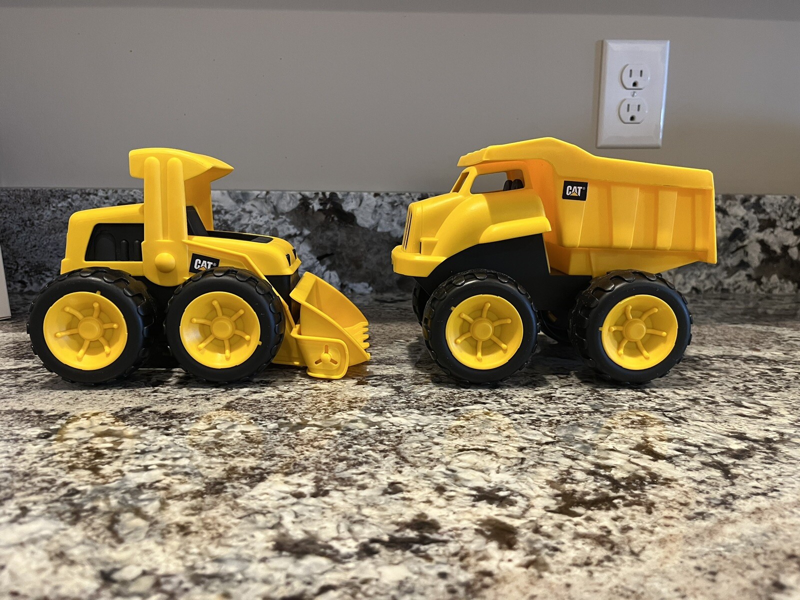 Caterpillar CAT Toy Bulldozer Front Loader & Dump Truck Plastic 8″ Toy State EUC