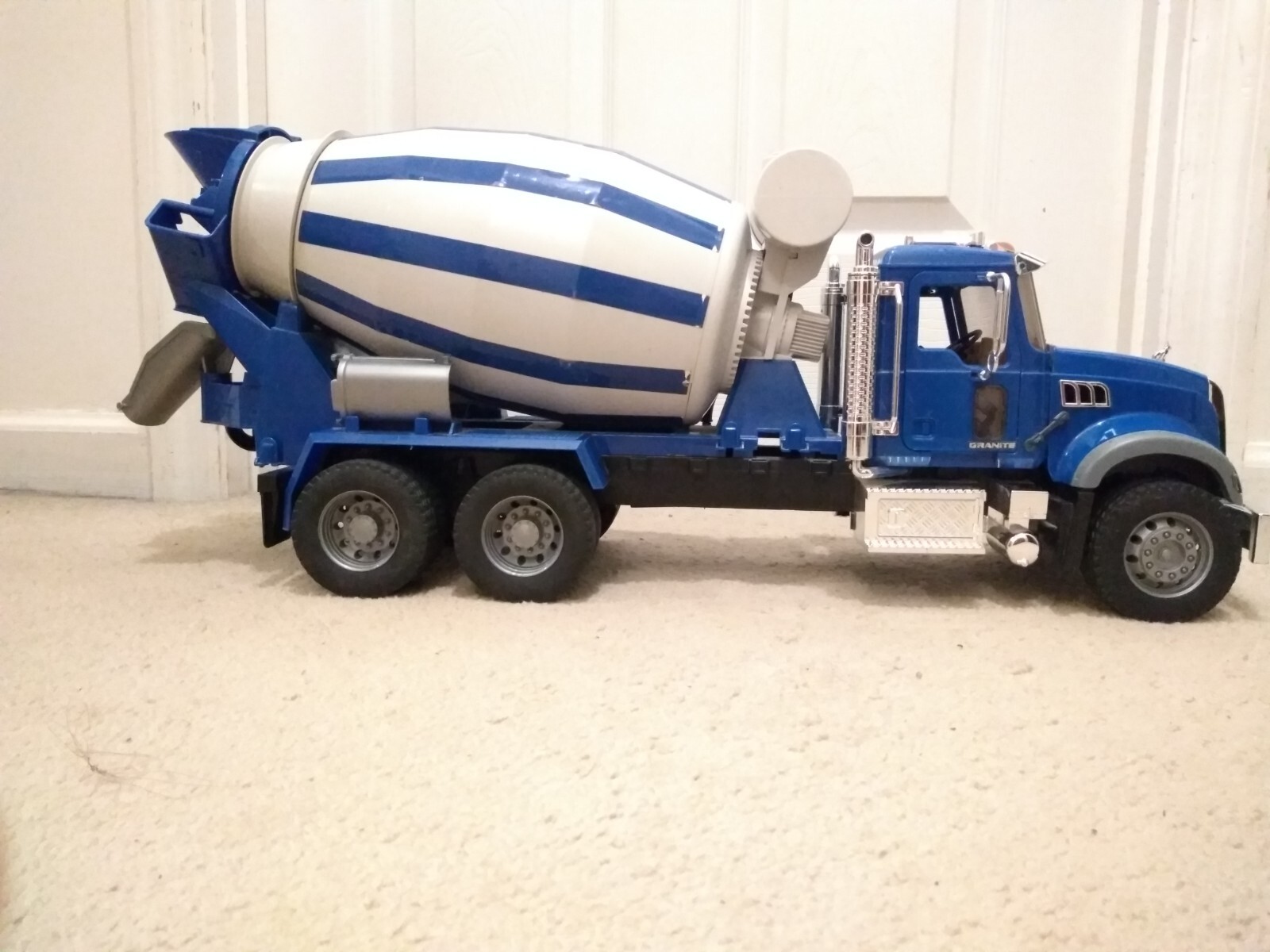Bruder 02814 Mack Granite Cement Mixer Truck – Blue, Preowned in Good Condition
