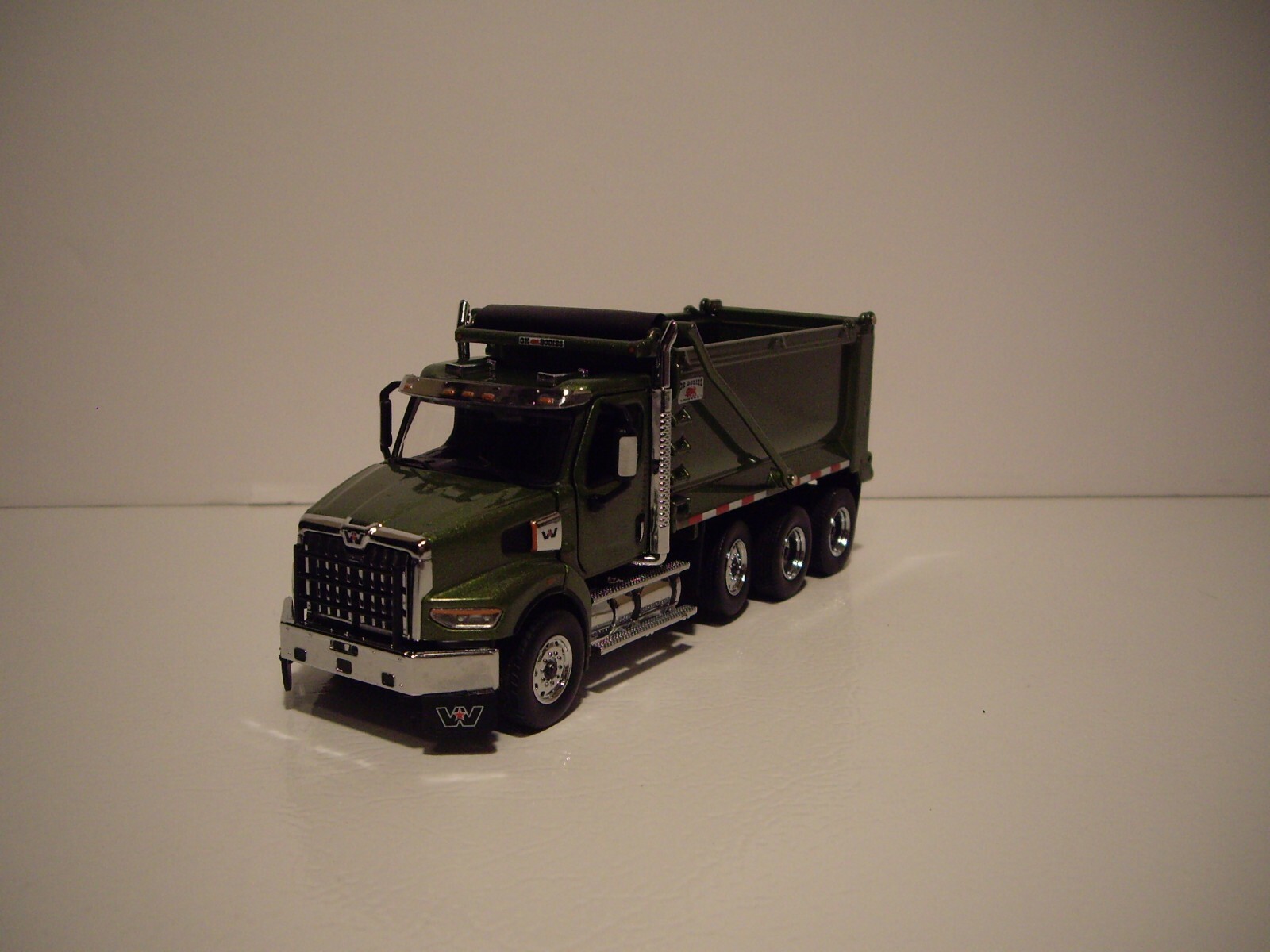 DIECAST MASTER 1/50 WESTERN STAR 49X SBFA TRI-AXLE DUMP TRUCK FIRST GEAR