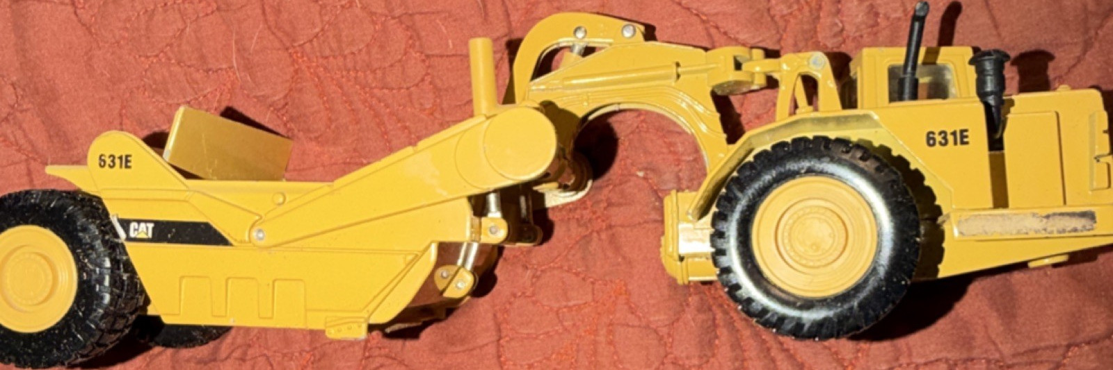 CAT 631E Diecast Construction Vehicle Scraper Model – Yellow & Black