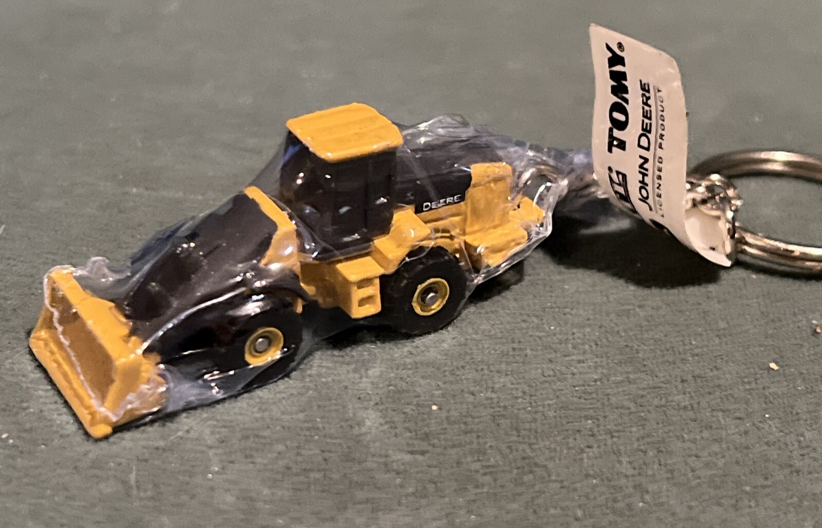 Diecast Masters Caterpillar 950M Wheel Loader Micro Keychain 85986 New