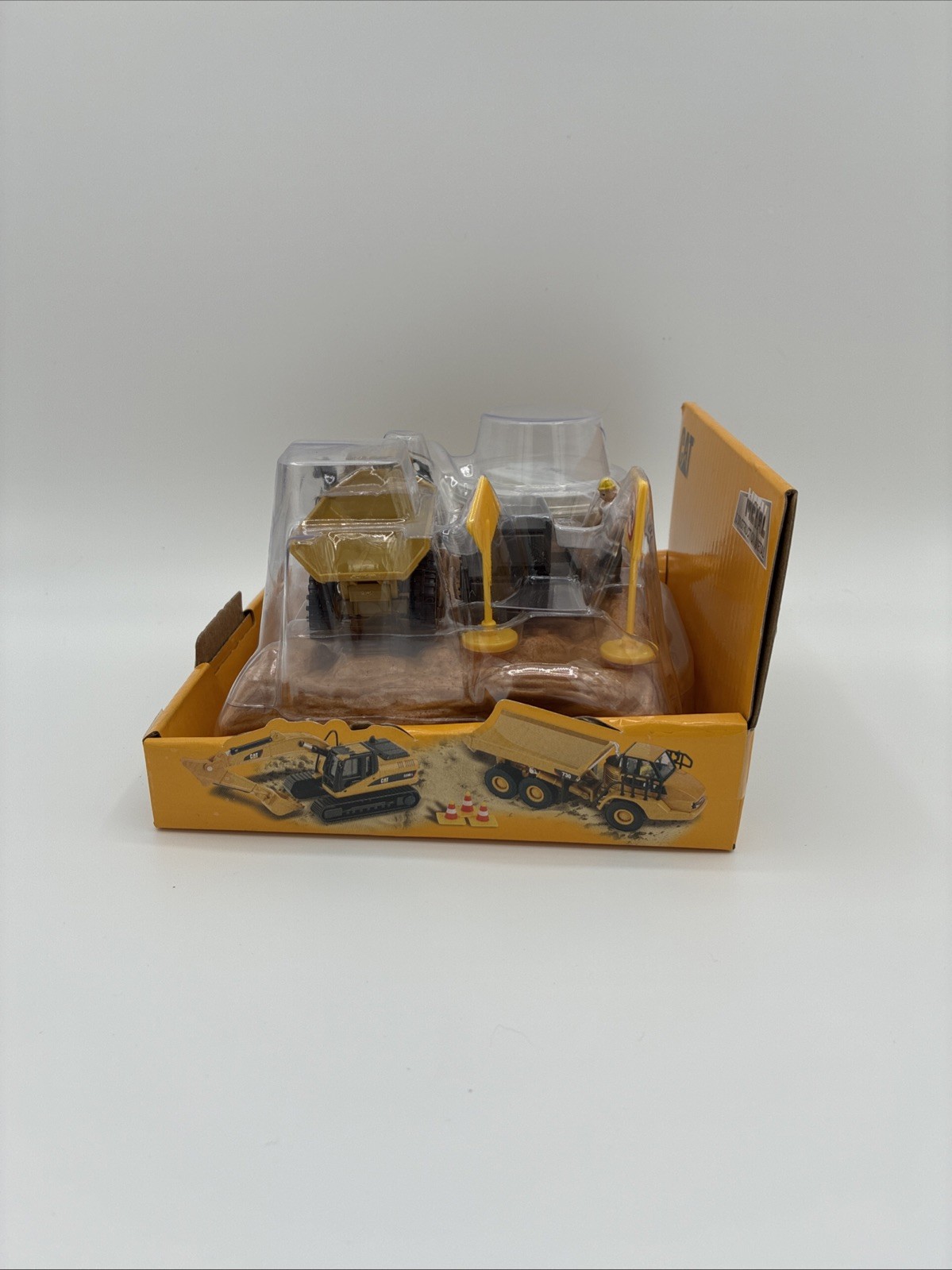 New CAT Dump Truck 730 1:87 Scale Die Cast Masters Replica Caterpillar Model