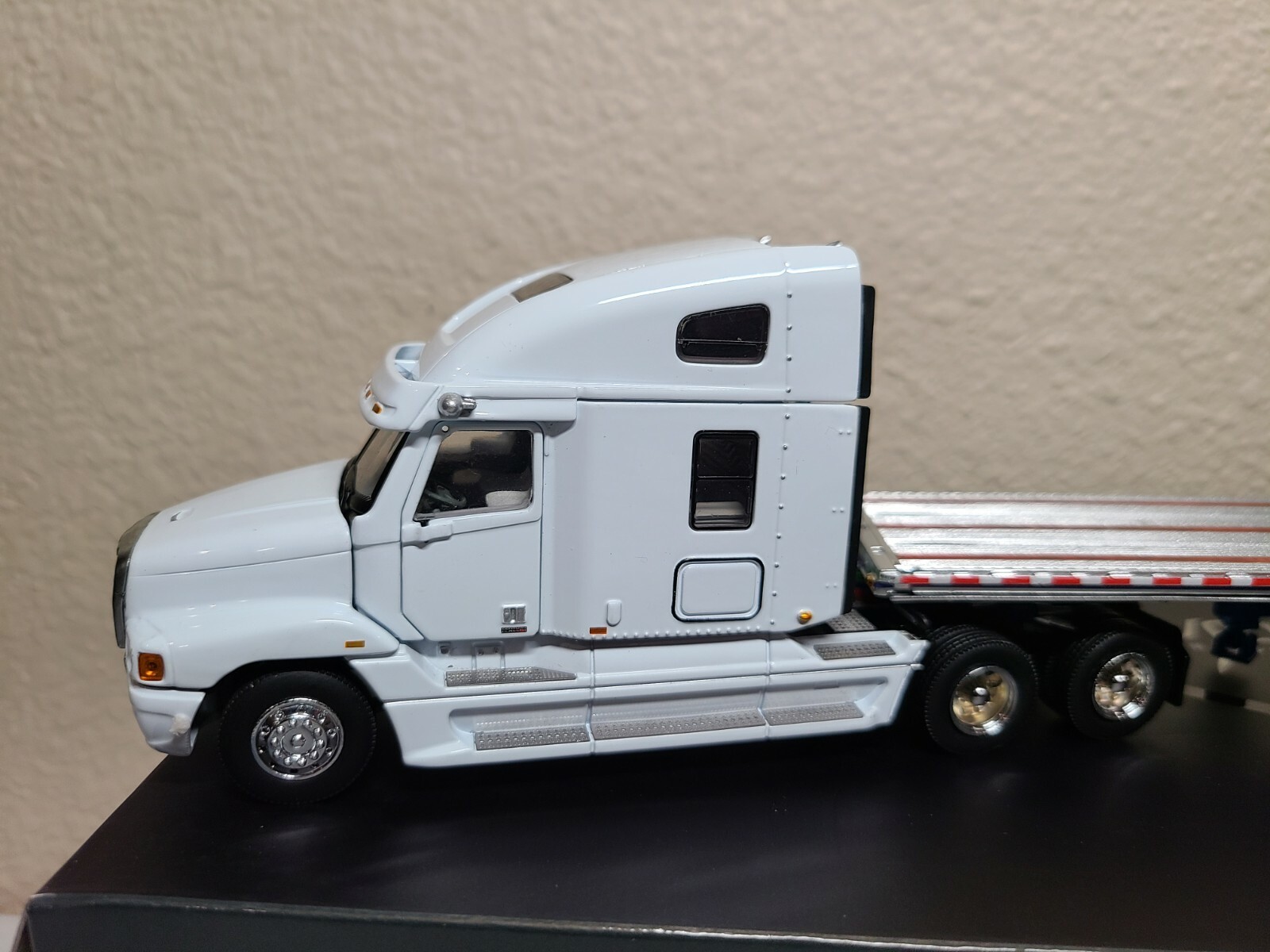 Freightliner Century Truck with East Flatbed Trailer White Sword 1:50 Scale New