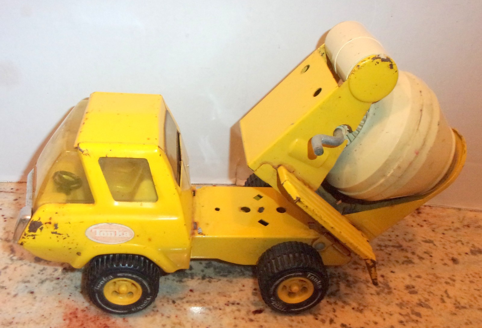 TONKA VINTAGE CEMENT MIXER 1970’S WITH TILT BED PRESSED STEEL MADE IN USA