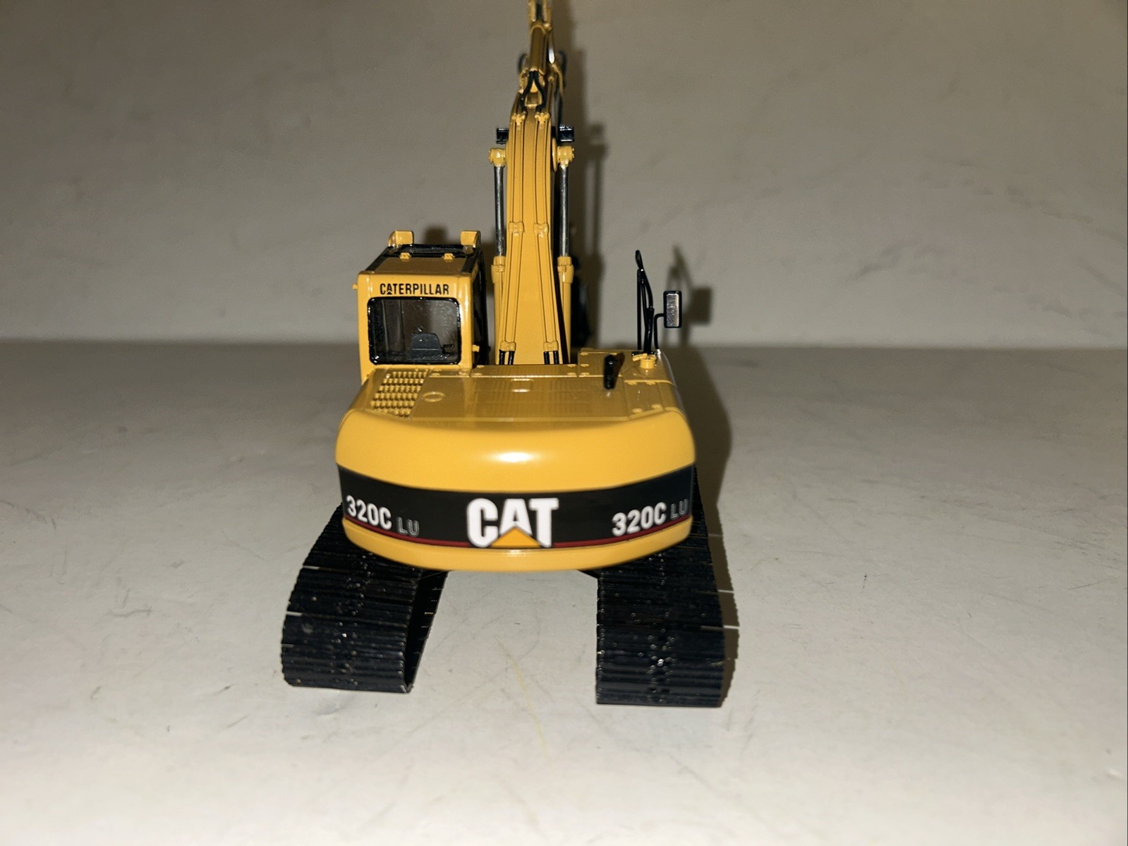 Classic Construction Models Caterpillar Cat 320C L U Excavator with Plate CCM