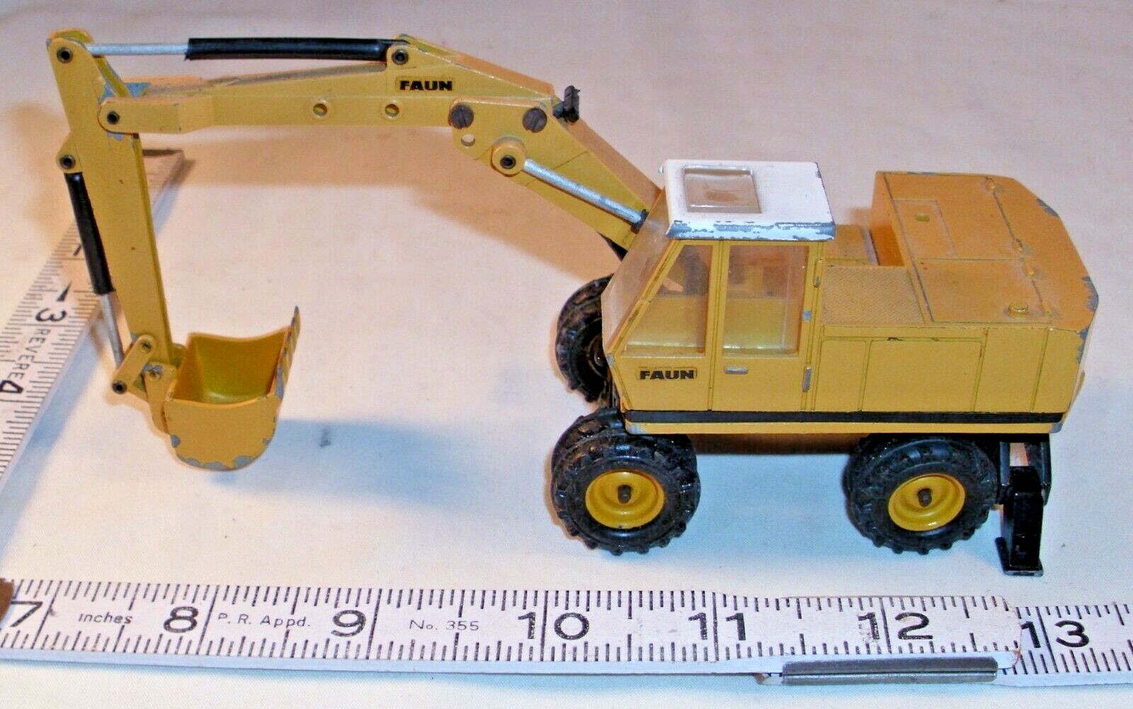 NZG FAUN FM1035 WHEELED MOBILE EXCAVATOR CONSTRUCTION MODEL DIECAST 1/50