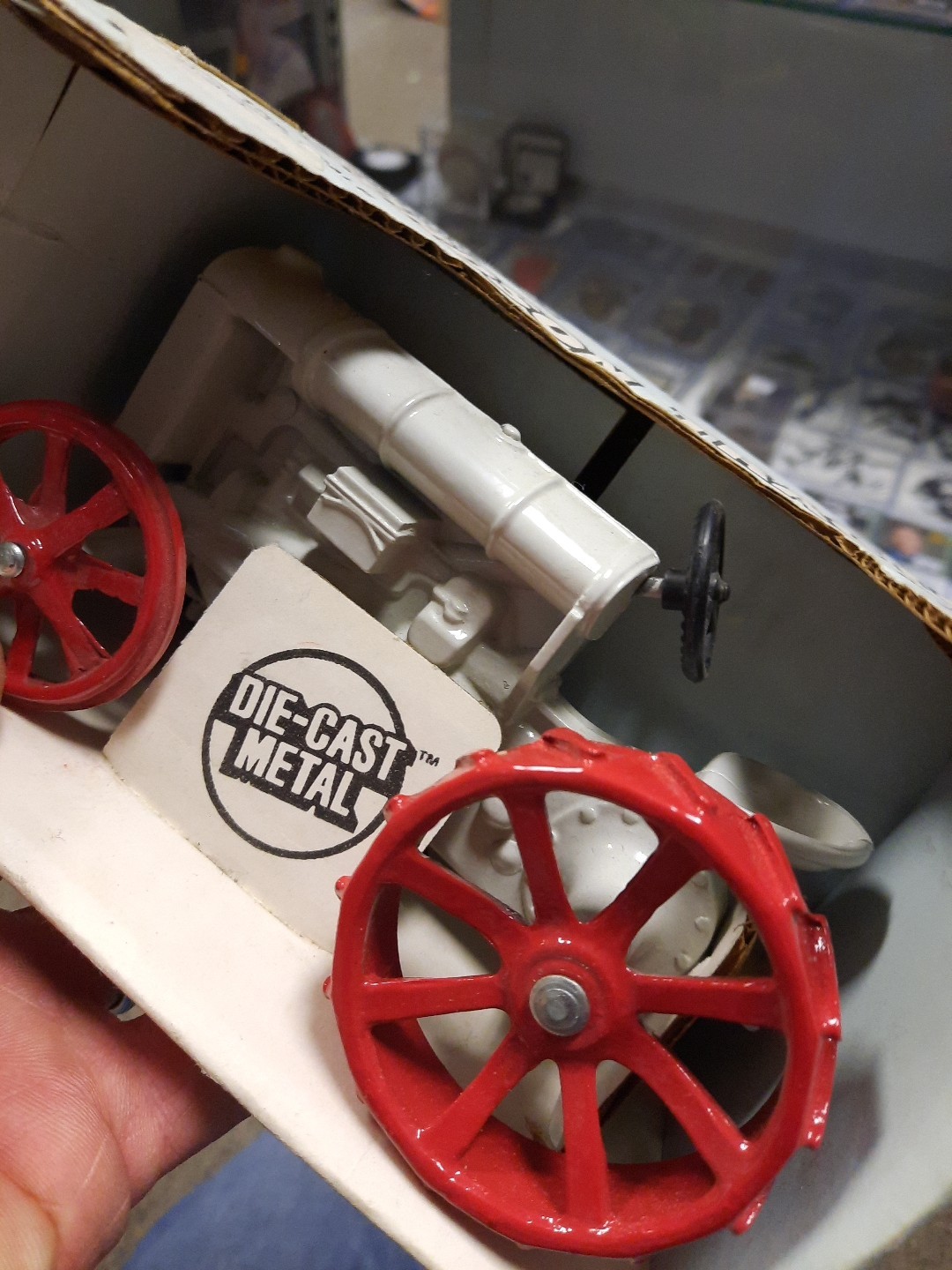 Ford Fordson Tractor 1:16 Scale Mint In Box ERTL 1986 antique MIB farm Equipment