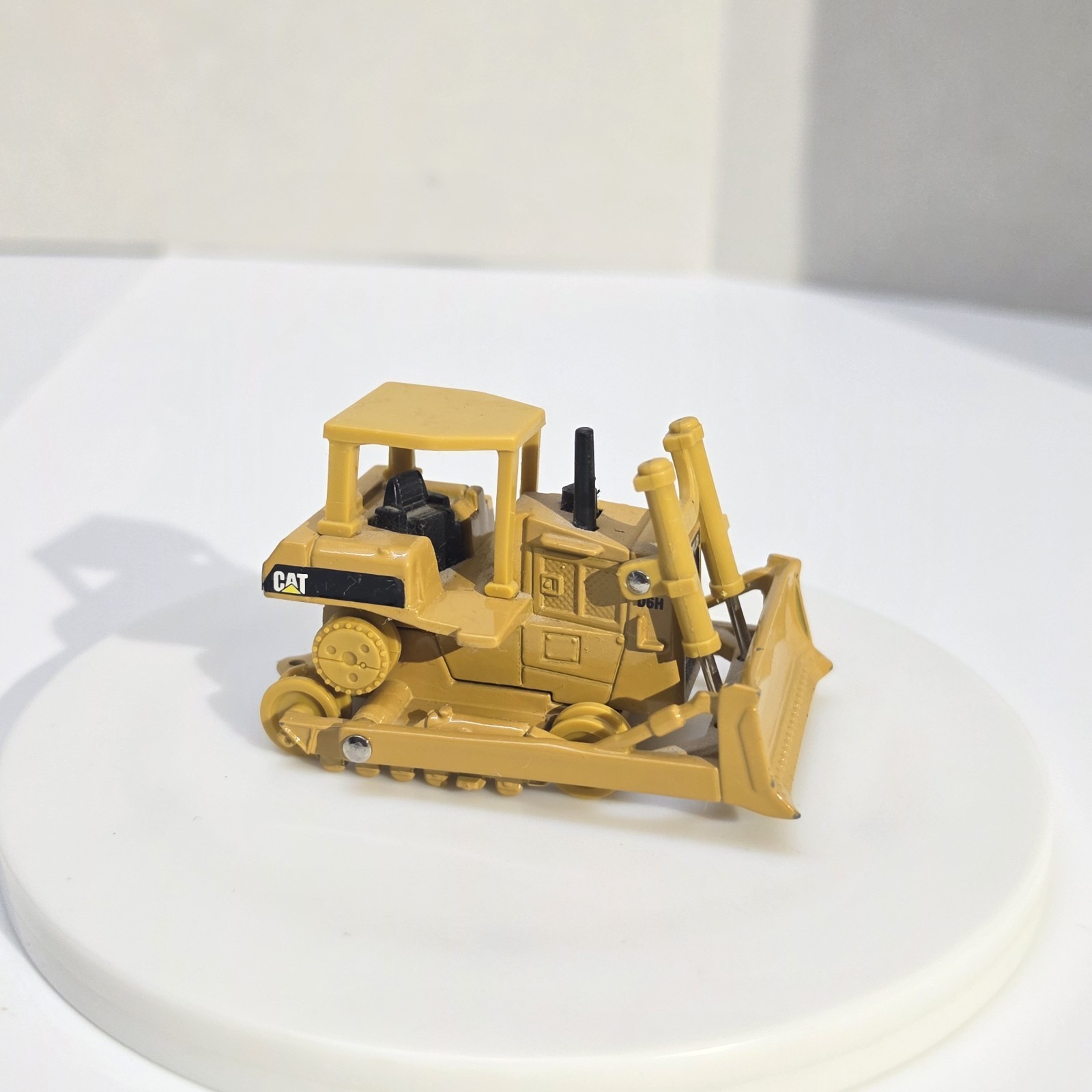Vintage ERTL CAT D6H Track Type Bulldozer Yellow Dirt Mover Construction 1:64