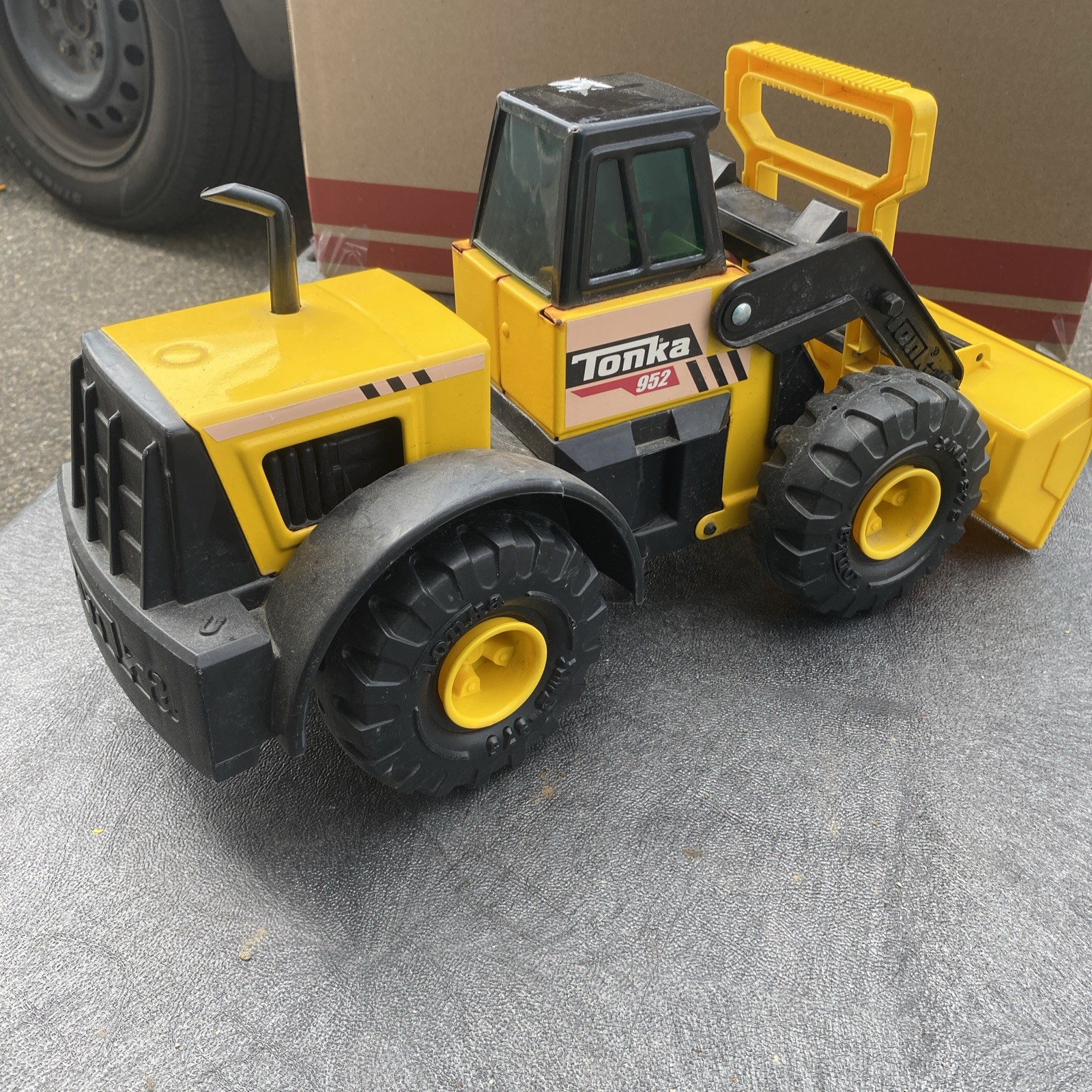 Tonka Steel Classics Front Loader 952