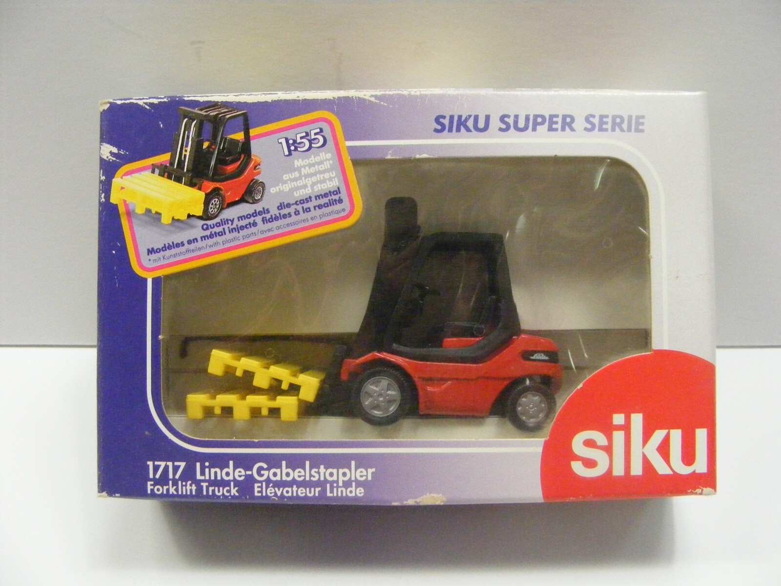 Siku Super Serie Forklift Truck and 2 Pallets #1717 Linde-Gabelstapler