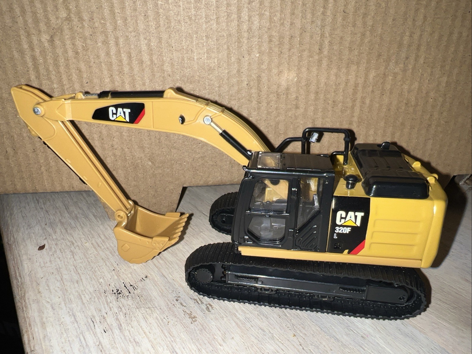 CAT Caterpillar 320F L Hydraulic Excavator 1:64 Scale – Diecast Masters 84644CS