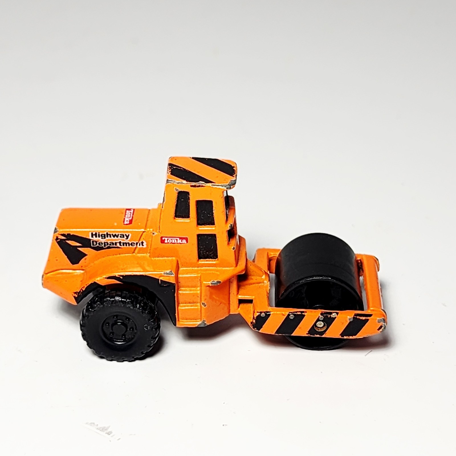 Vintage 2002 Tonka Maisto Pavement Roller 1:64 Construction Toy Orange Hasbro