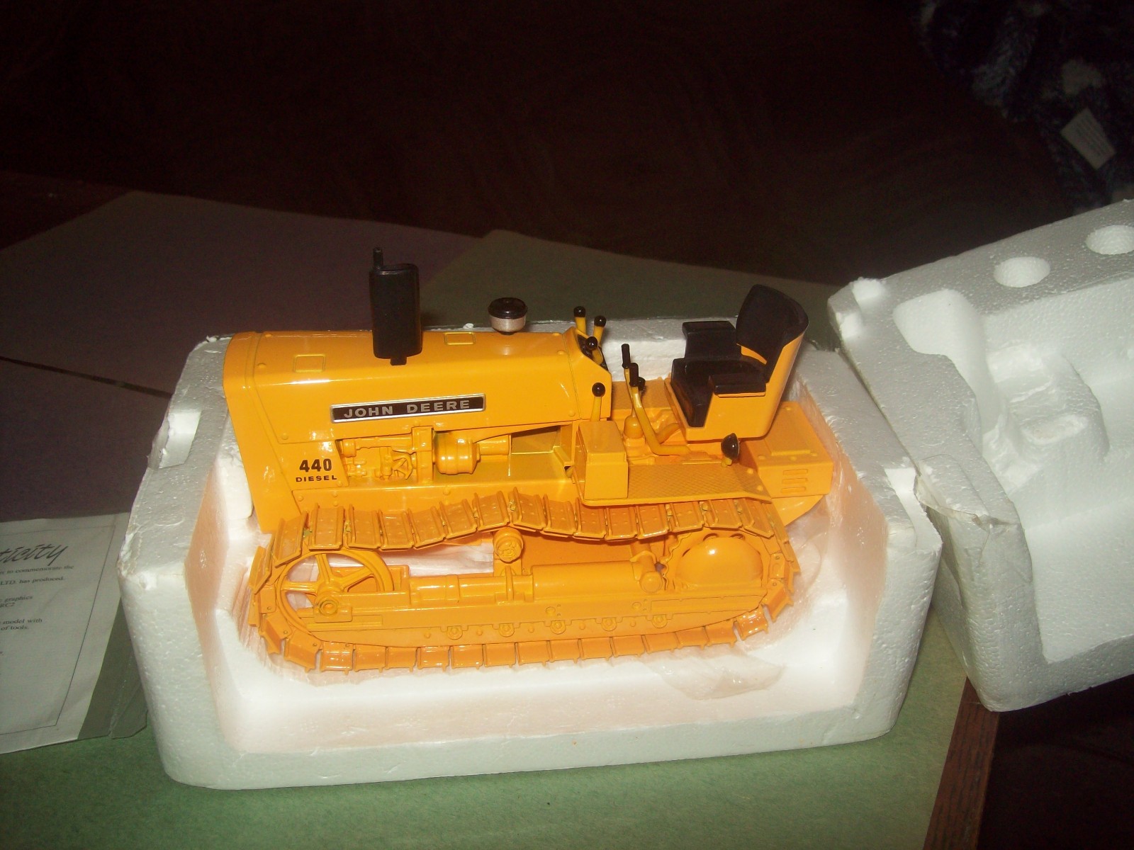 2005 ERTL JOHN DEERE 440 HEAVY DUTY CRAWLER 1/16 SCALE RARE