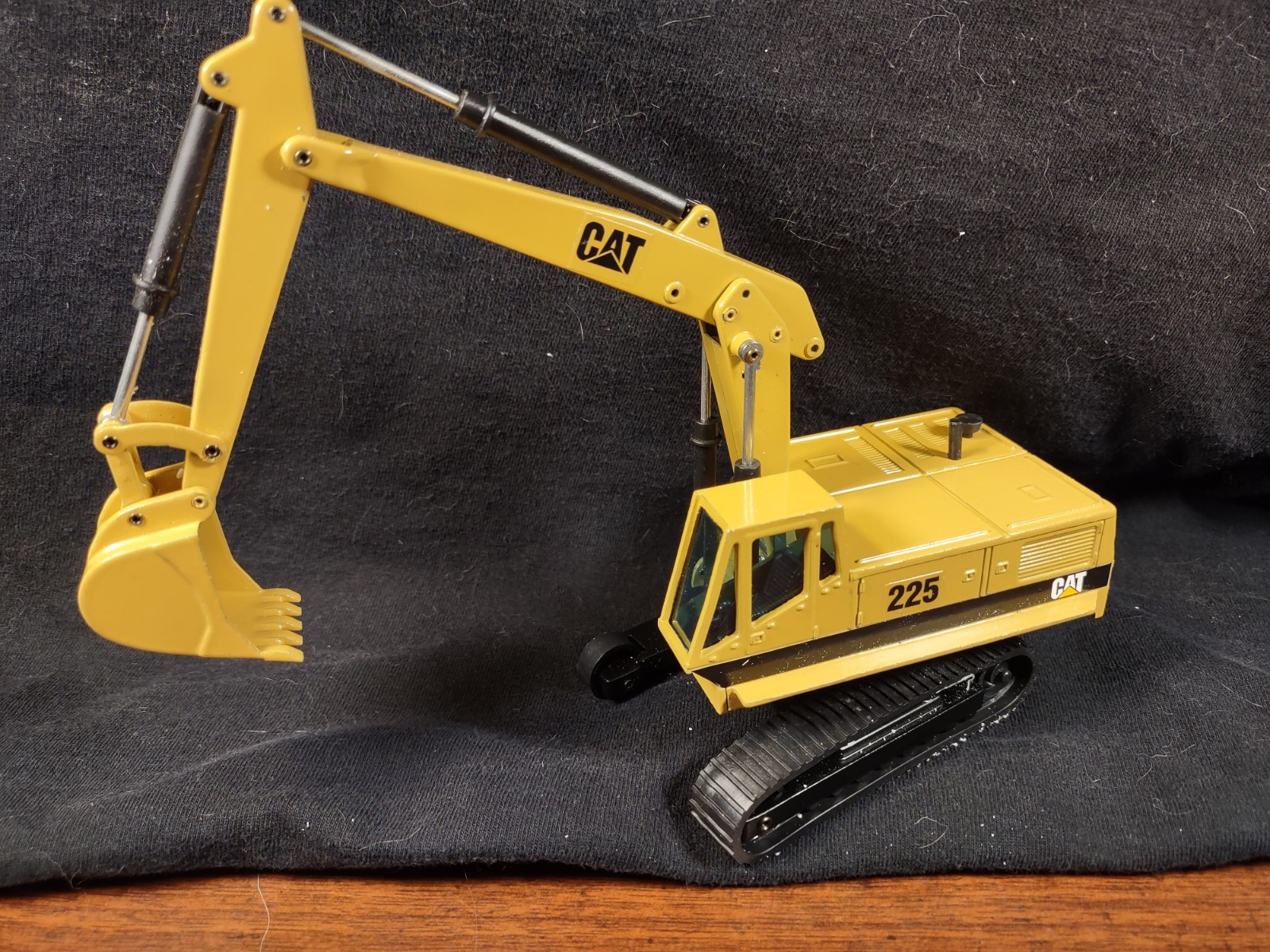 1978 JOAL Excavator CAT C-225 1:70 Scale Made in Spain looks to be in new cond.