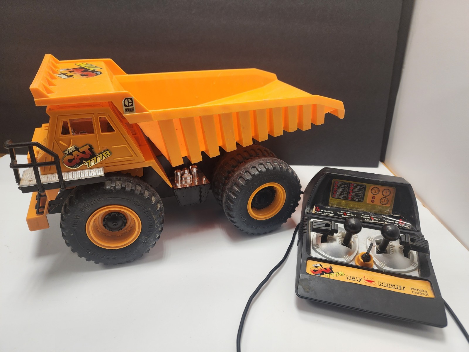 Vintage The Cat New Bright Caterpillar Power Dumper Remote Control Dump Truck