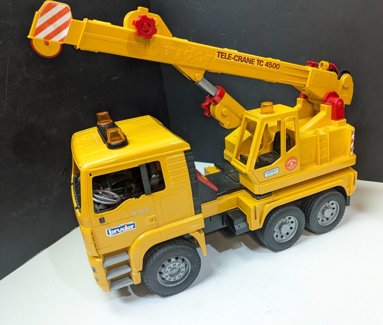 1/16 Scale Plastic BRUDER MAN YELLOW TELE-CRANE TC 4500 TGA-41.440n READ