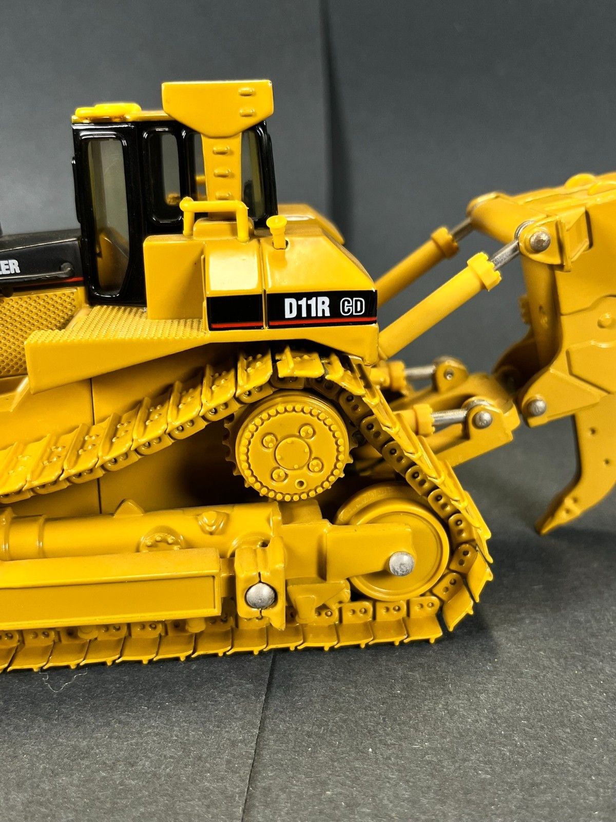 Norscot CAT D11R Carrydozer Track Tractor 1:50 #55070 Metal Tracks Ripper NIB