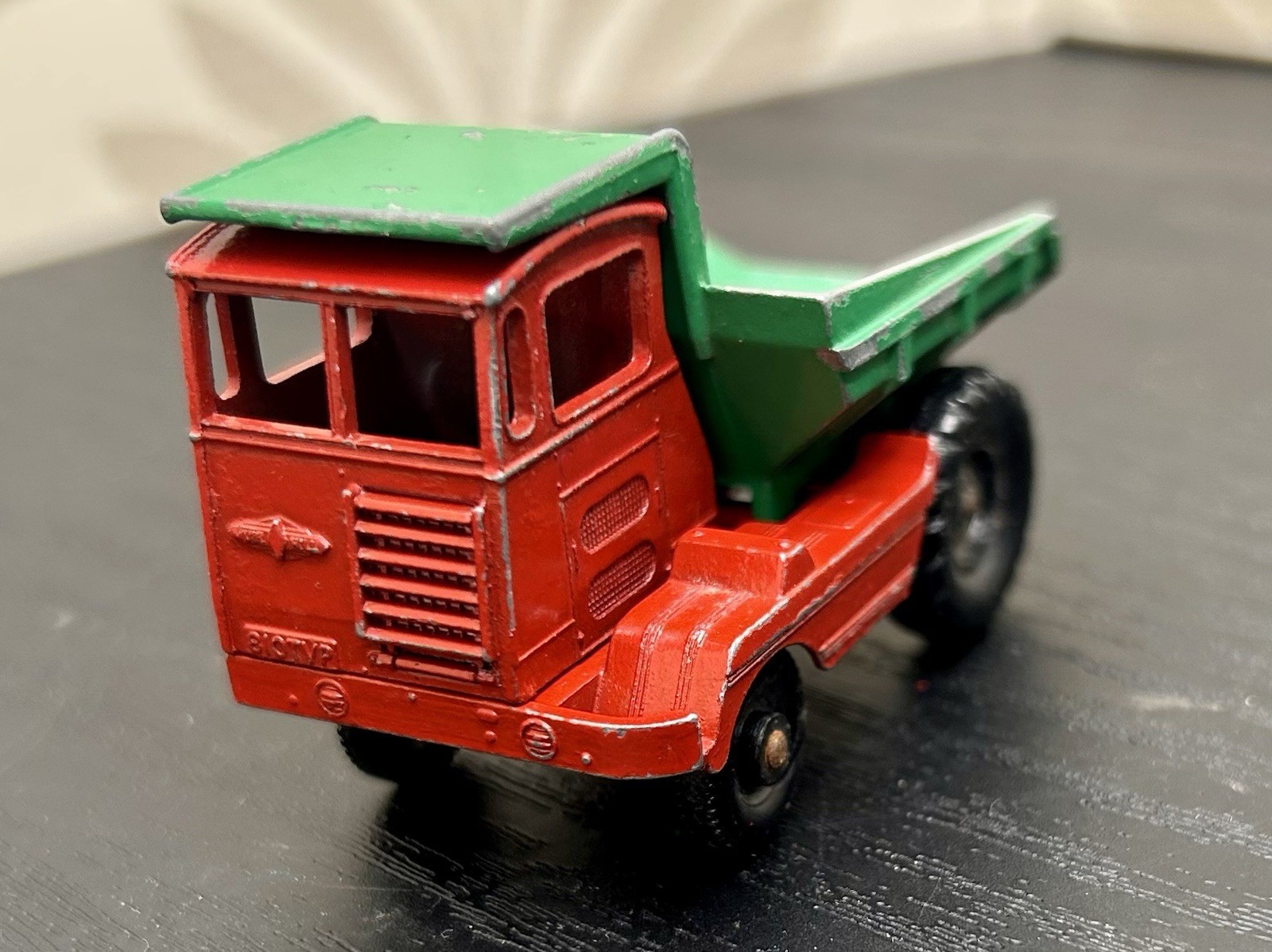 Lesney Matchbox Laing Dump Truck Diecast Green/Red/Black Made in England