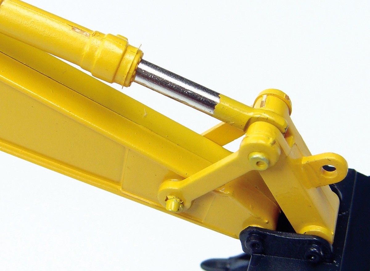 Universal Hobbies 1:50 Komatsu PC450LC Crawler Excavator Short Boom W/Bucket