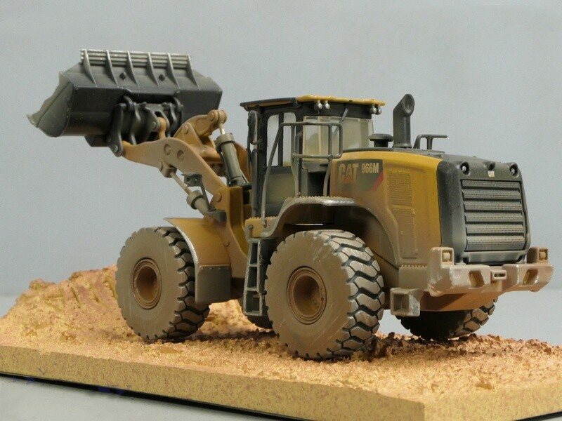 1:50 DM 966M Medium Wheel Loader- Weathered Construction Machine Diecast Model
