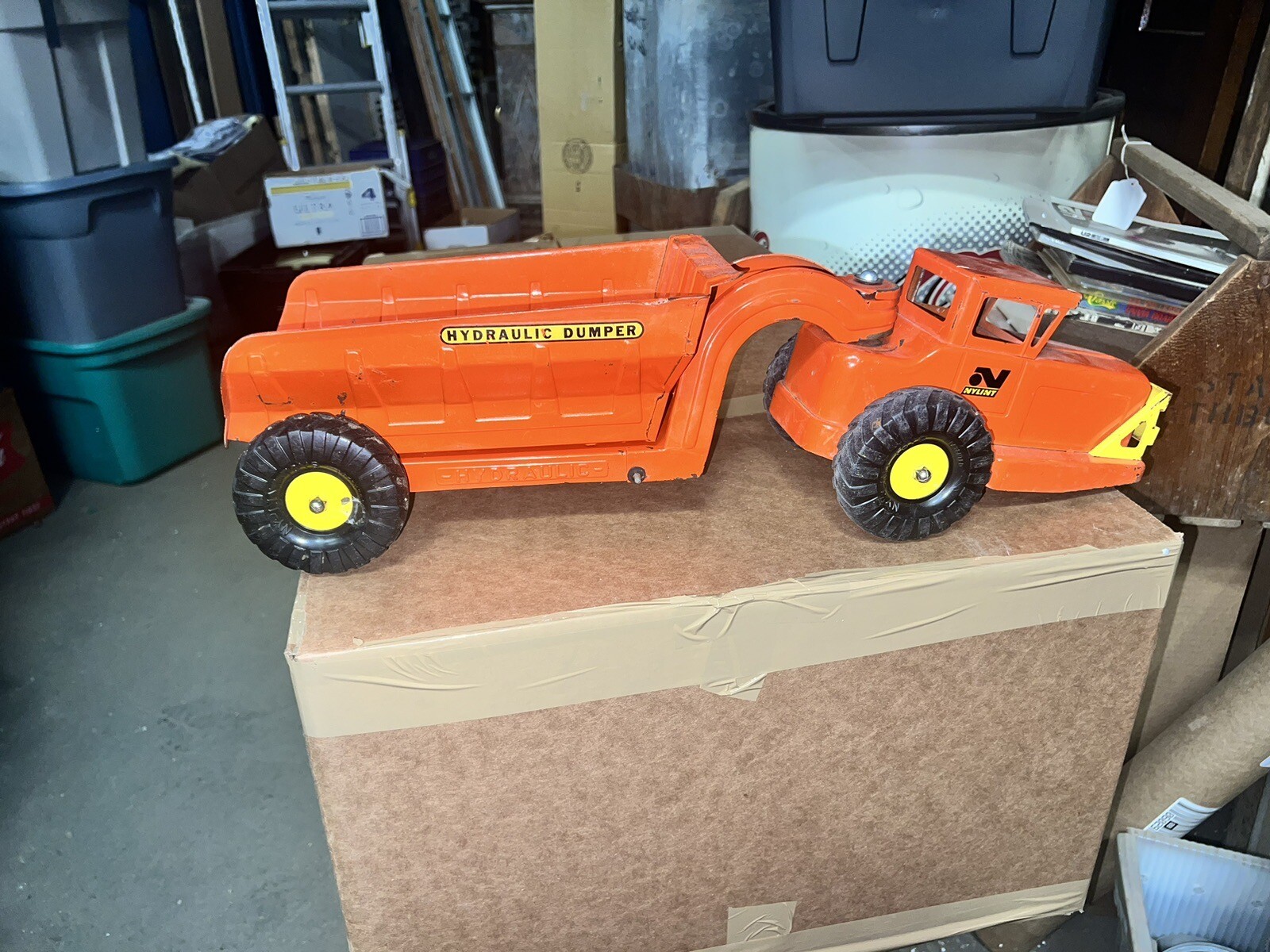 VINTAGE 1963 NYLINT 4600 HYDRAULIC dumper vehicle 23″ LONG original condition