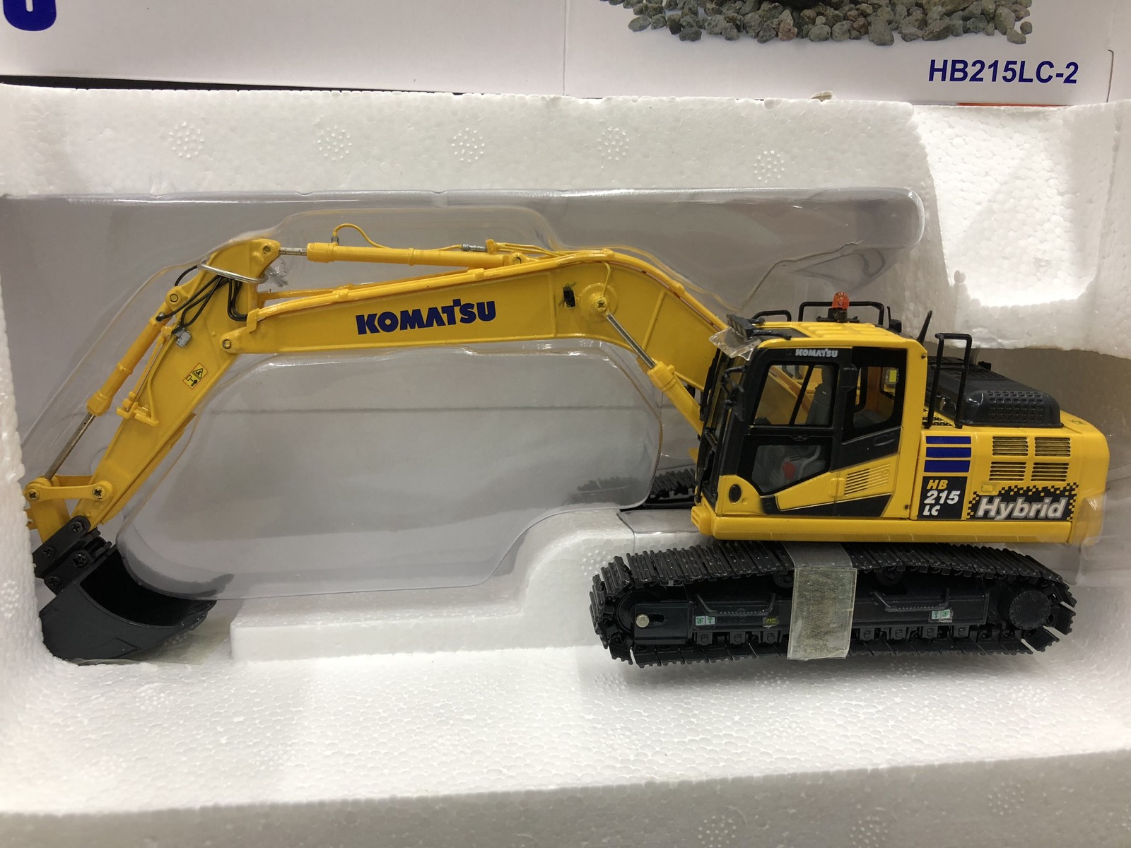 UH 8095 Komatsu HB215LC-2 Komatsu Hybrid Excavator Vehicle Model 1:50