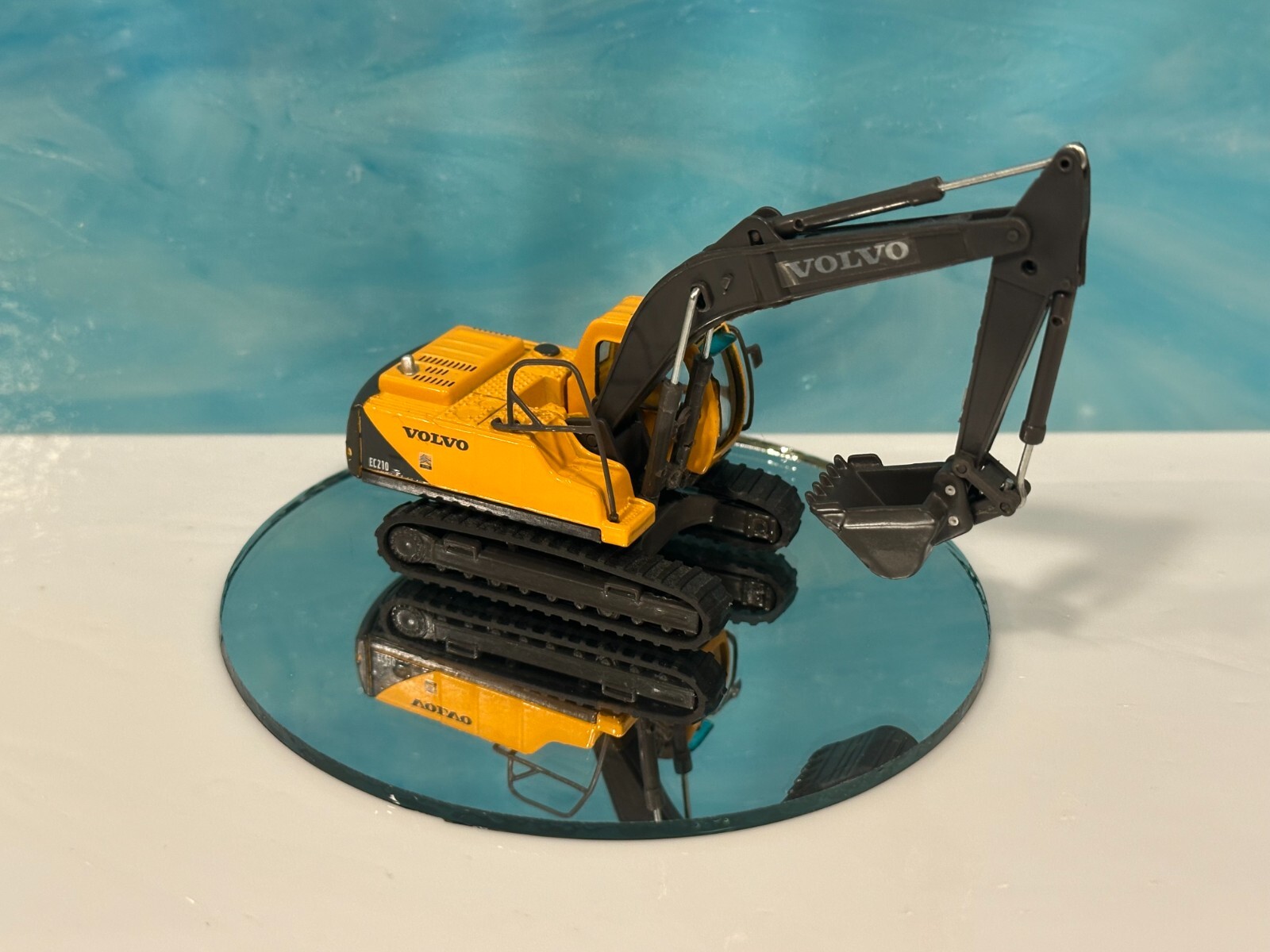 VOLVO Excavator EC210 True 1:64 Diecast Micro-Scale New Very Rare Piece