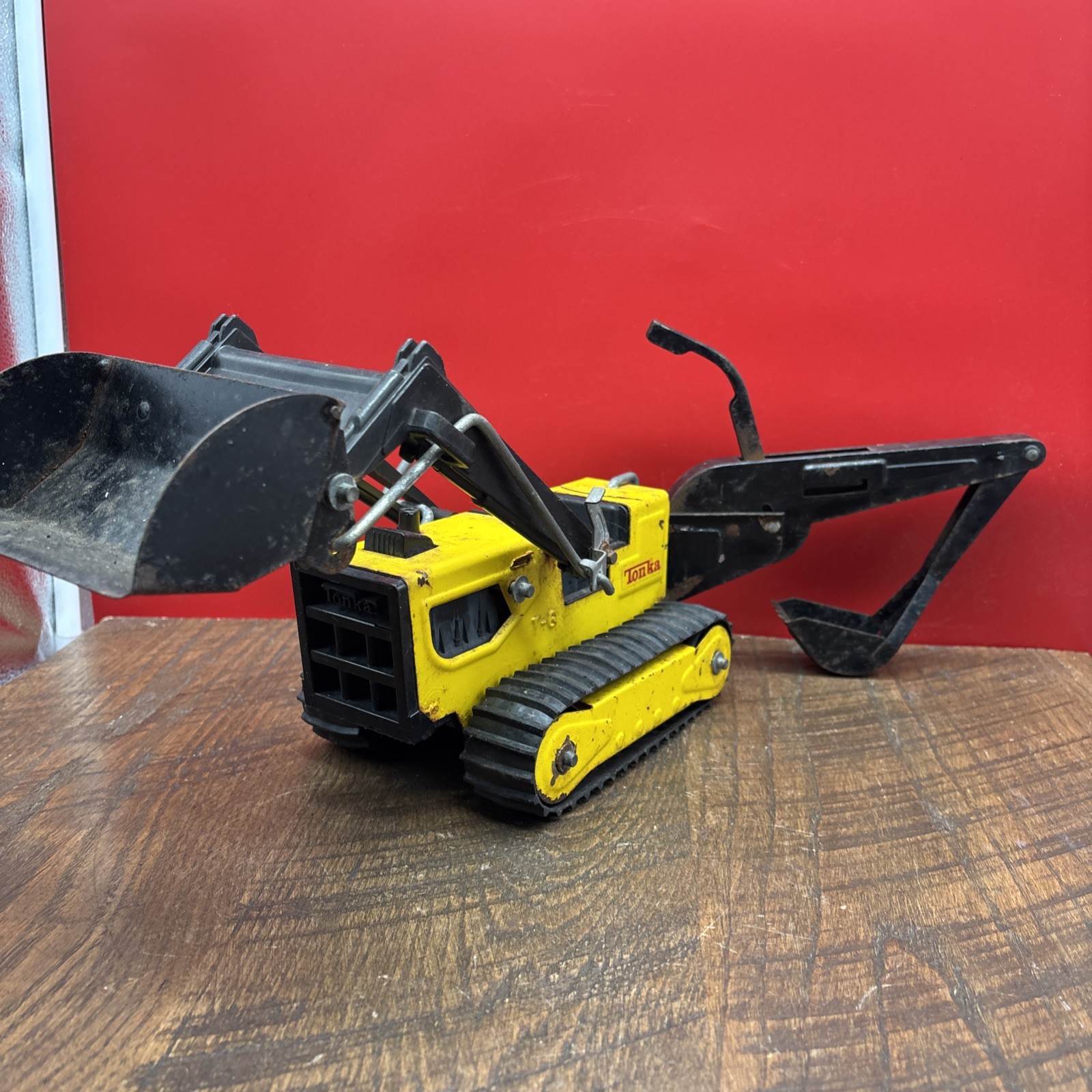 Vintage Metal Tonka T-6 Track Front End Loader / Backhoe Bulldozer #810659