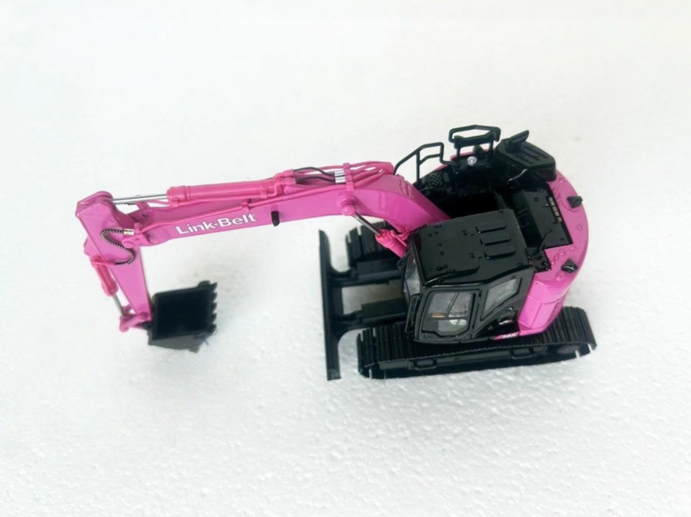 1/50 Scale Link-Belt 145 X4S Compact Excavator Pink Diecast Model Toy Gift