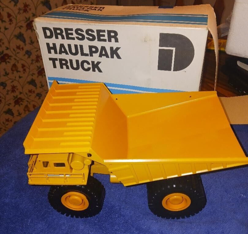 Dresser Haulpak 1:50 Diecast Conrad German No 2720 (mislabeled )Truck w box 830E