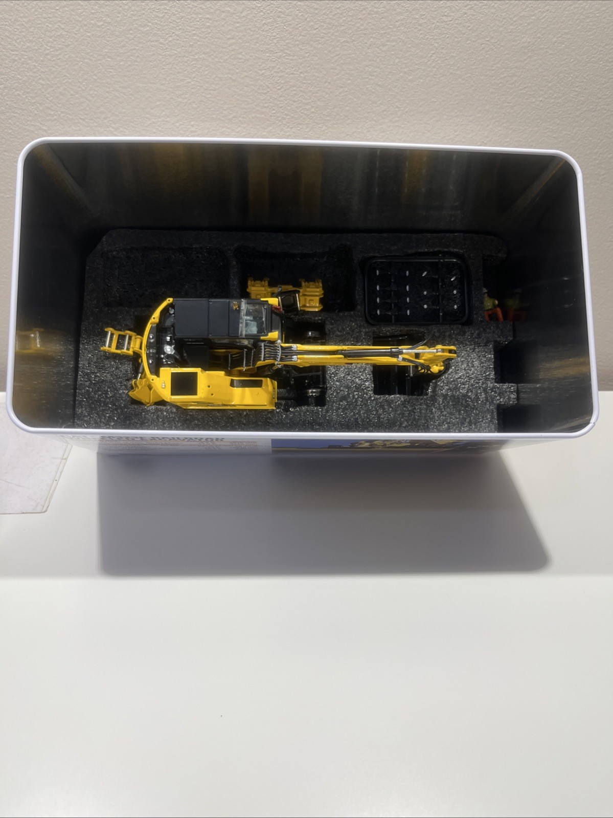 Diecast Masters Caterpillar Safety Yellow M323F Railroad Excavator 1/50 85661