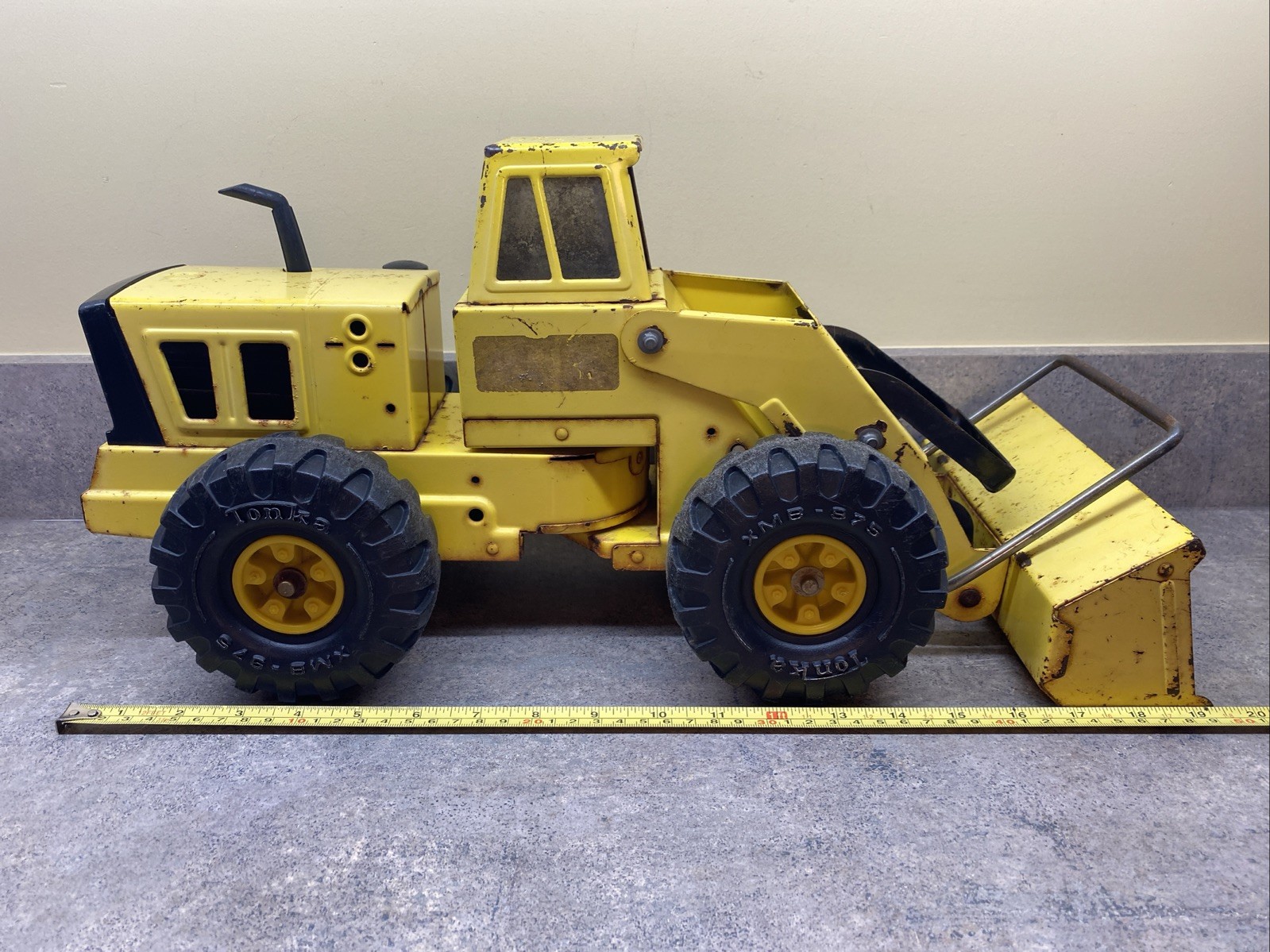 Vtg Tonka Front Loader Bulldozer Yellow Pressed Steel XMB-975 1970s