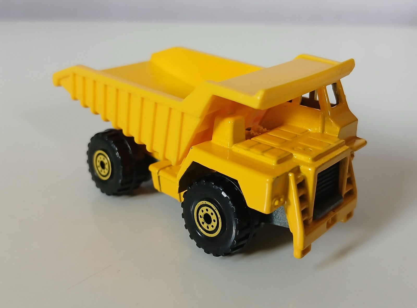 Hot Wheels CAT Dump Truck