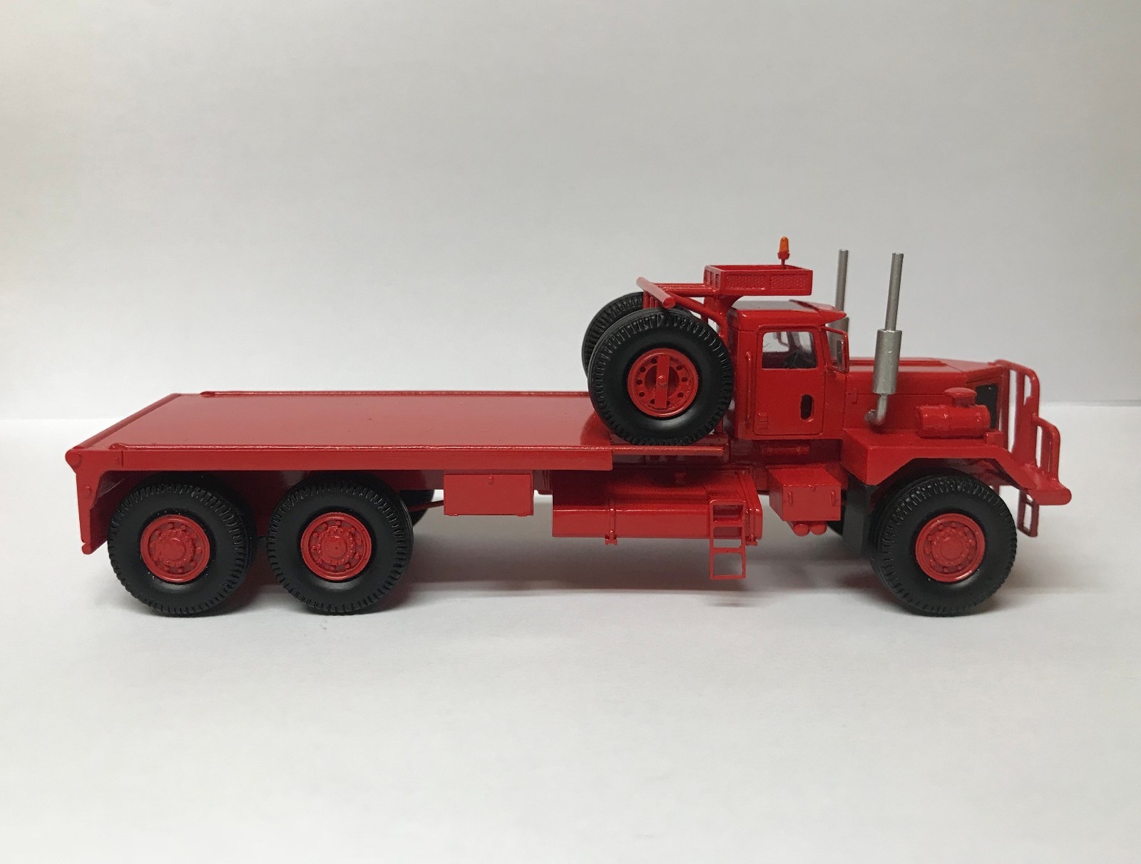 HO 1/87 Kenworth 953 Oilfield – Ready Made Resin Model – RED