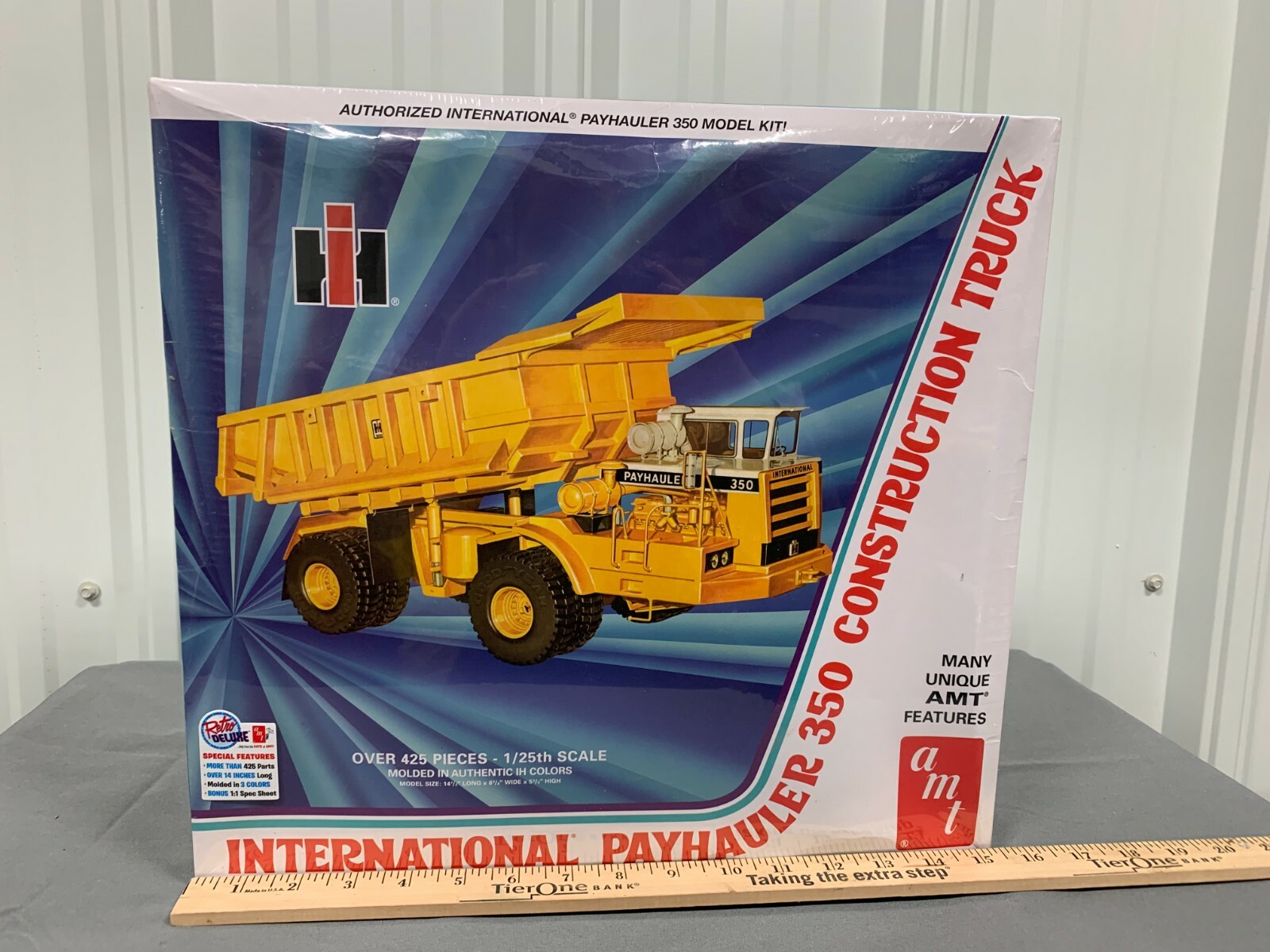 AMT 1:25 International IH Payhauler 350 Dump Truck AMT1209 NEW SEALED