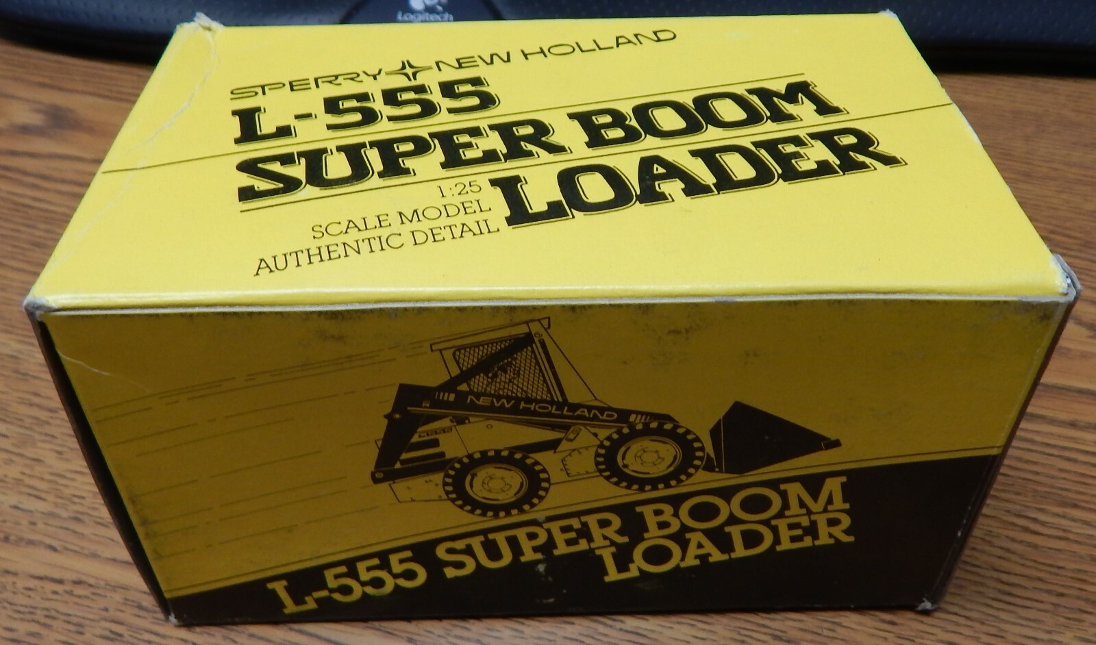 NZG #276 SPERRY NEW HOLLAND L-555 SUPER BOOM LOADER LOOKS NIB 1/25 SCALE LQQK