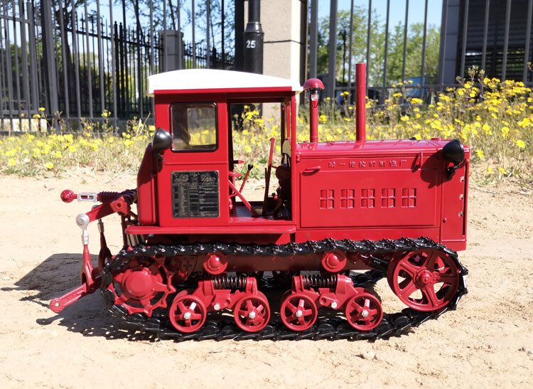 1:12 33CM Dongfanghong – 54 Crawler Tractor Contruction Machine Diecast Model