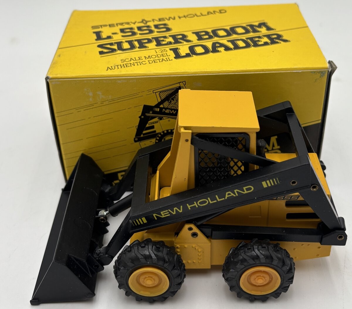 NZG 276 1:25 Scale Diecasr New Holland L-555 Super Boom Loader LN/Box