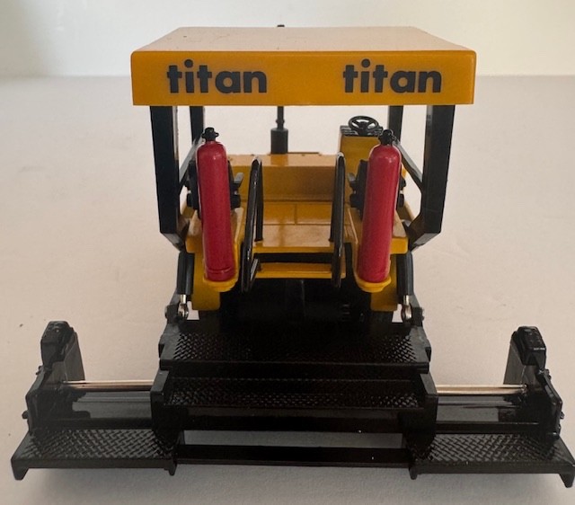 1:50 ABG Ingersoll Rand Titan 473 Asphalt Paver By Wan Ho Limited Edition