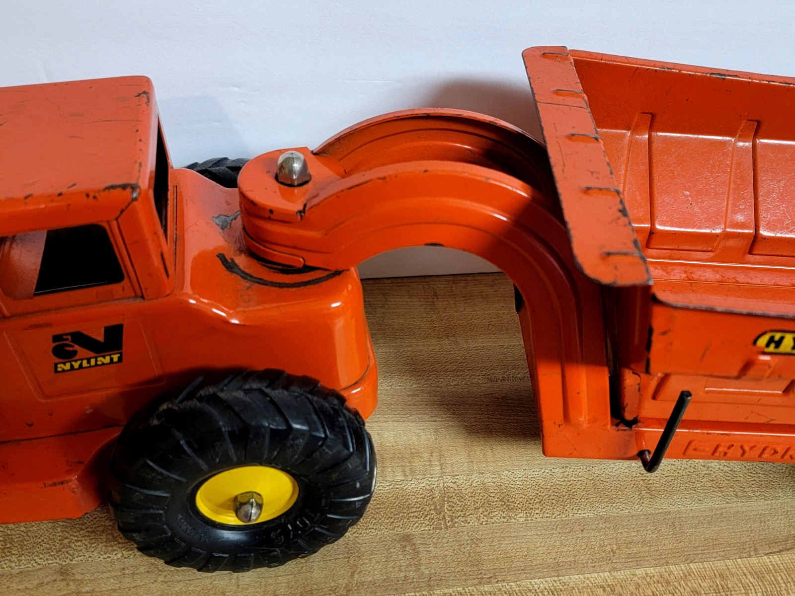 Vintage 1960s NYLINT 4600 HYDRAULIC DUMPER construction toy 23″ Ny Lint READ