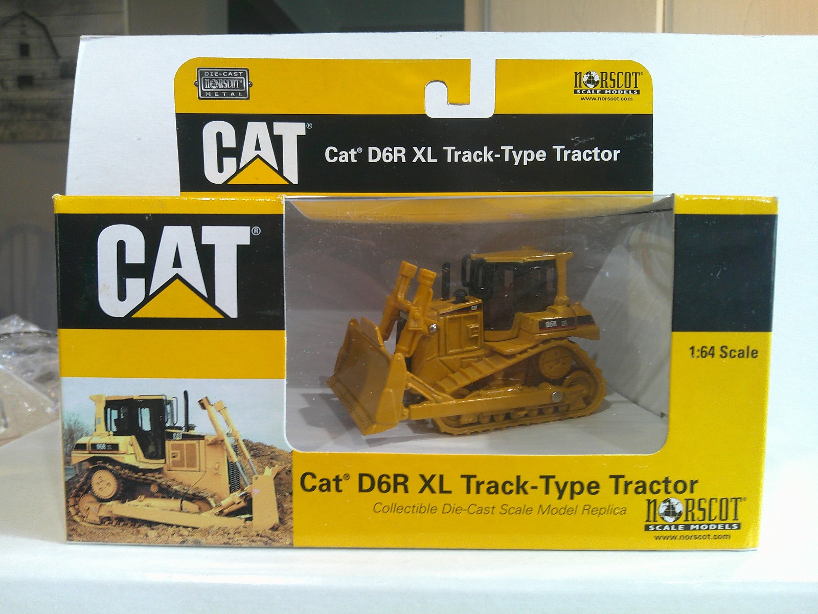 Norscot CAT D6R XL Track-Type Tractor 1:64 Scale Darkish Yellow VG Sealed Box