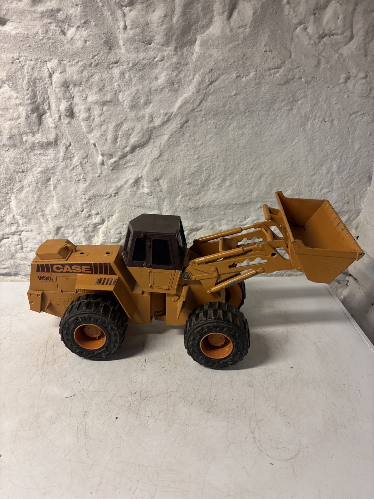 CASE W30 Front End Loader Die-cast Steel 116 Scale Displayed Only never used